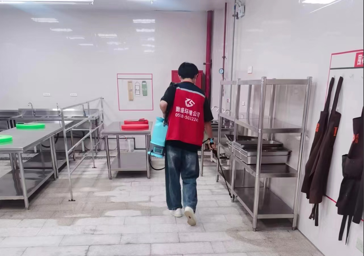 淮北師范攜手泉滿(mǎn)餐飲，共同開(kāi)展除四害行動(dòng)